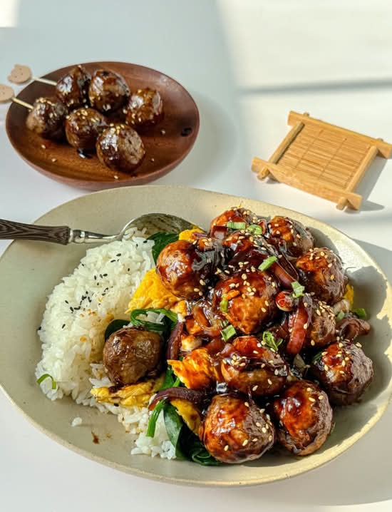 Beef Meatball Rice With Teriyaki Sauce  (照烧牛肉丸子饭）